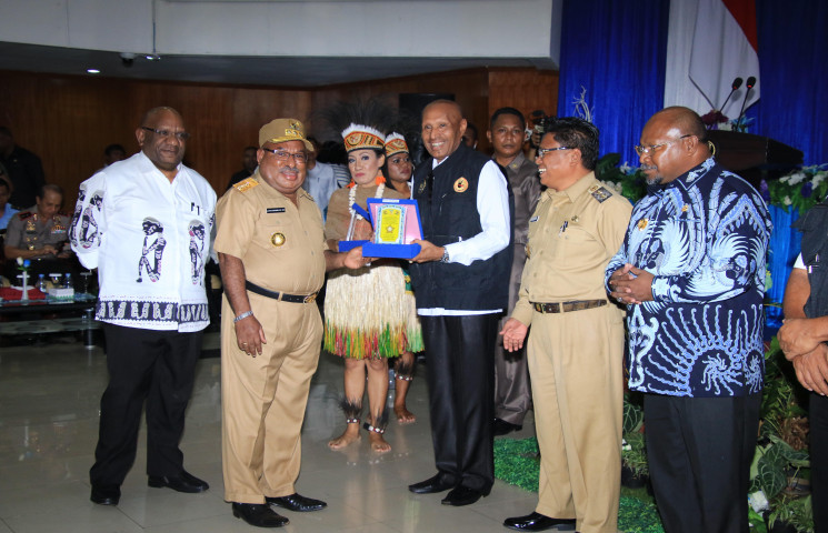 Kota Jayapura Raih Peringkat Satu Dalam Penyelenggaraan Pemerintahan 2016